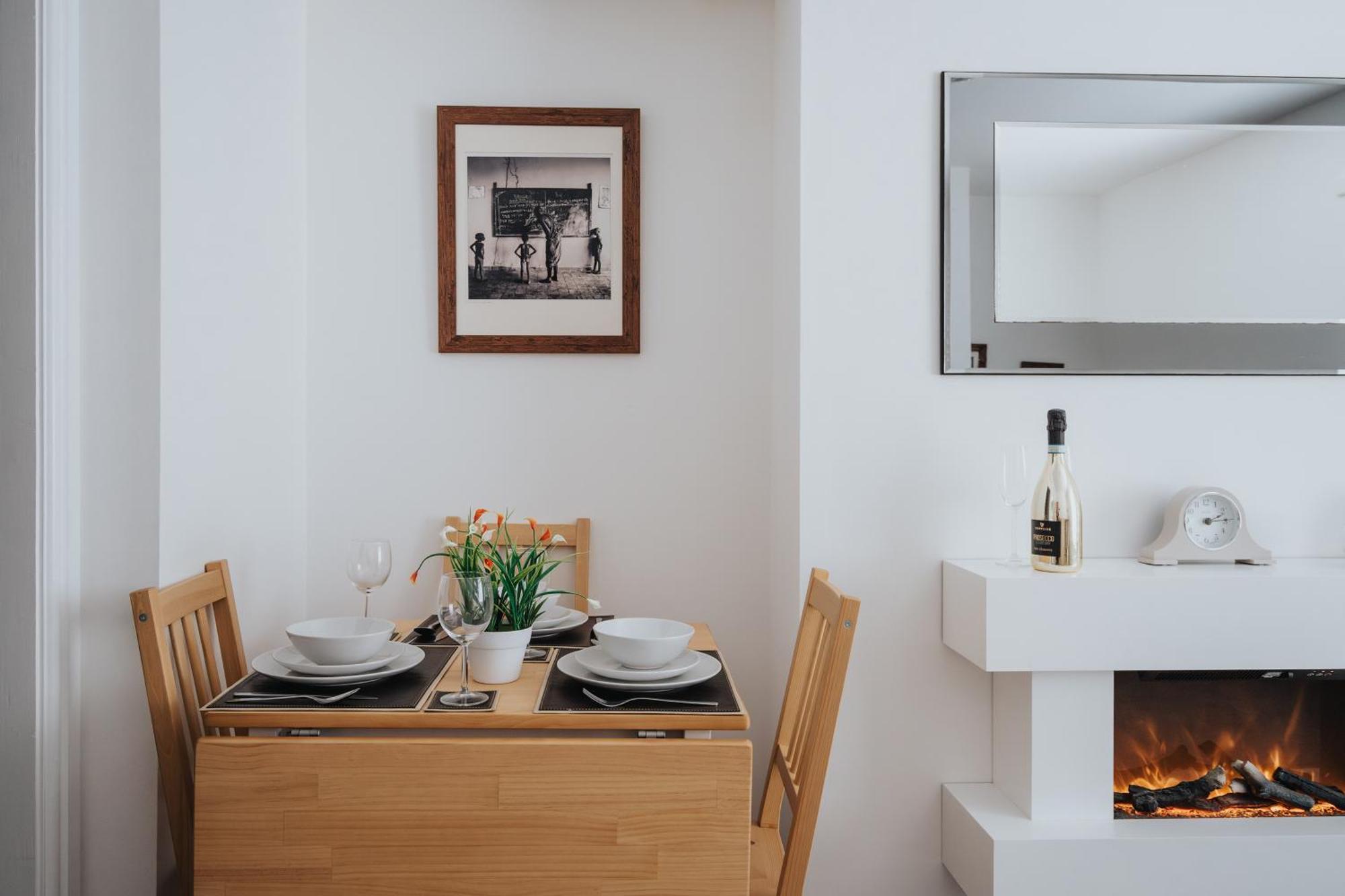 Buxton Apartment - 1 Bed, Free Parking, Wi-Fi Hazel Grove 外观 照片
