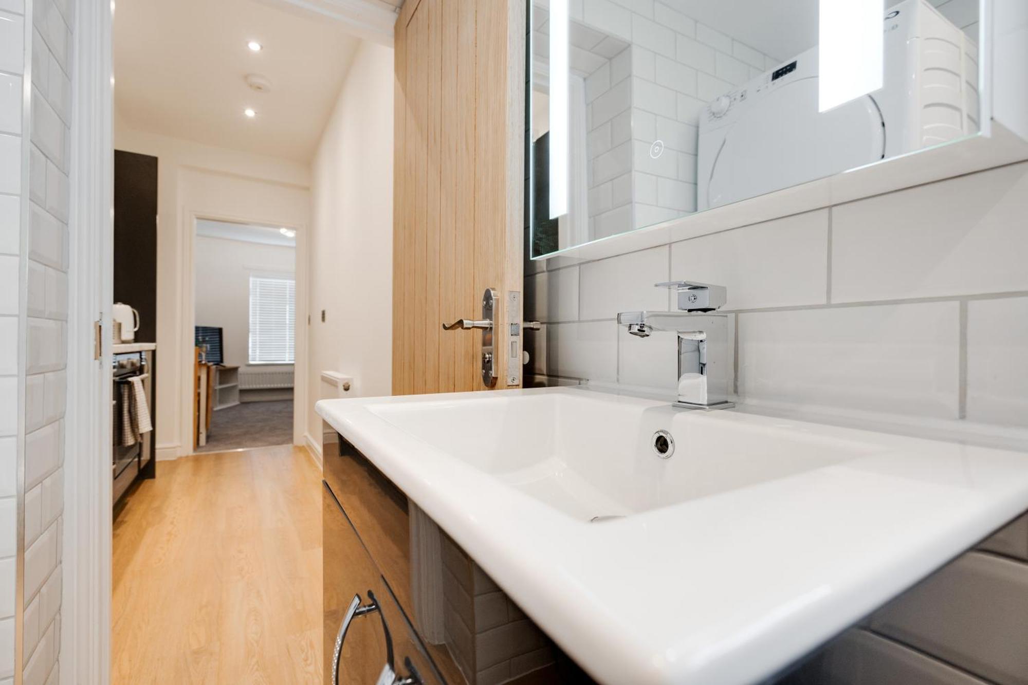 Buxton Apartment - 1 Bed, Free Parking, Wi-Fi Hazel Grove 外观 照片